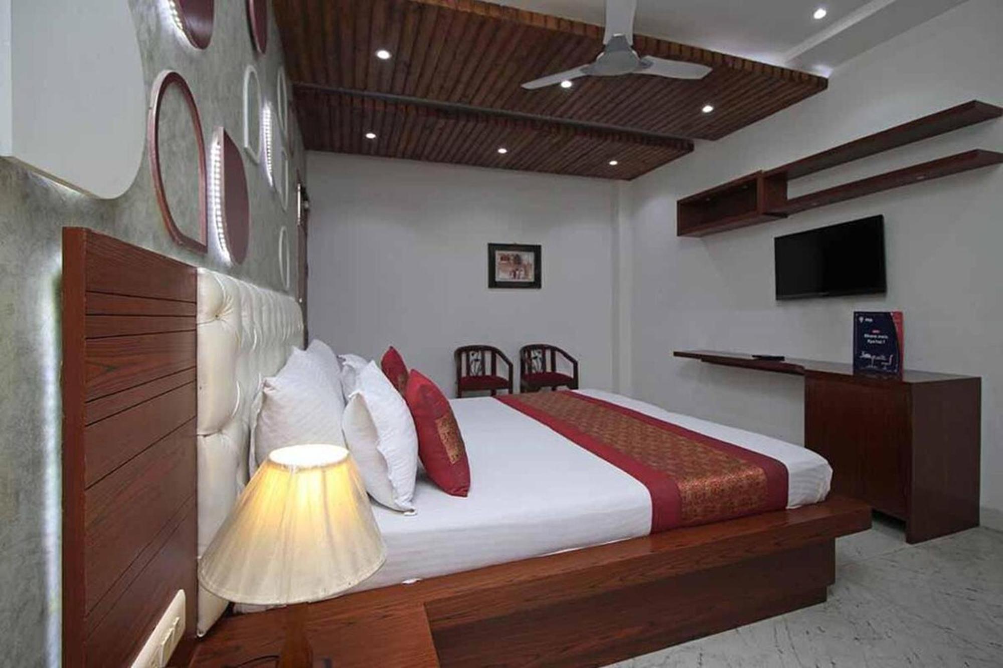 โฮเต็ล อินดราพราสธา Hotel เดลี ภายนอก รูปภาพ