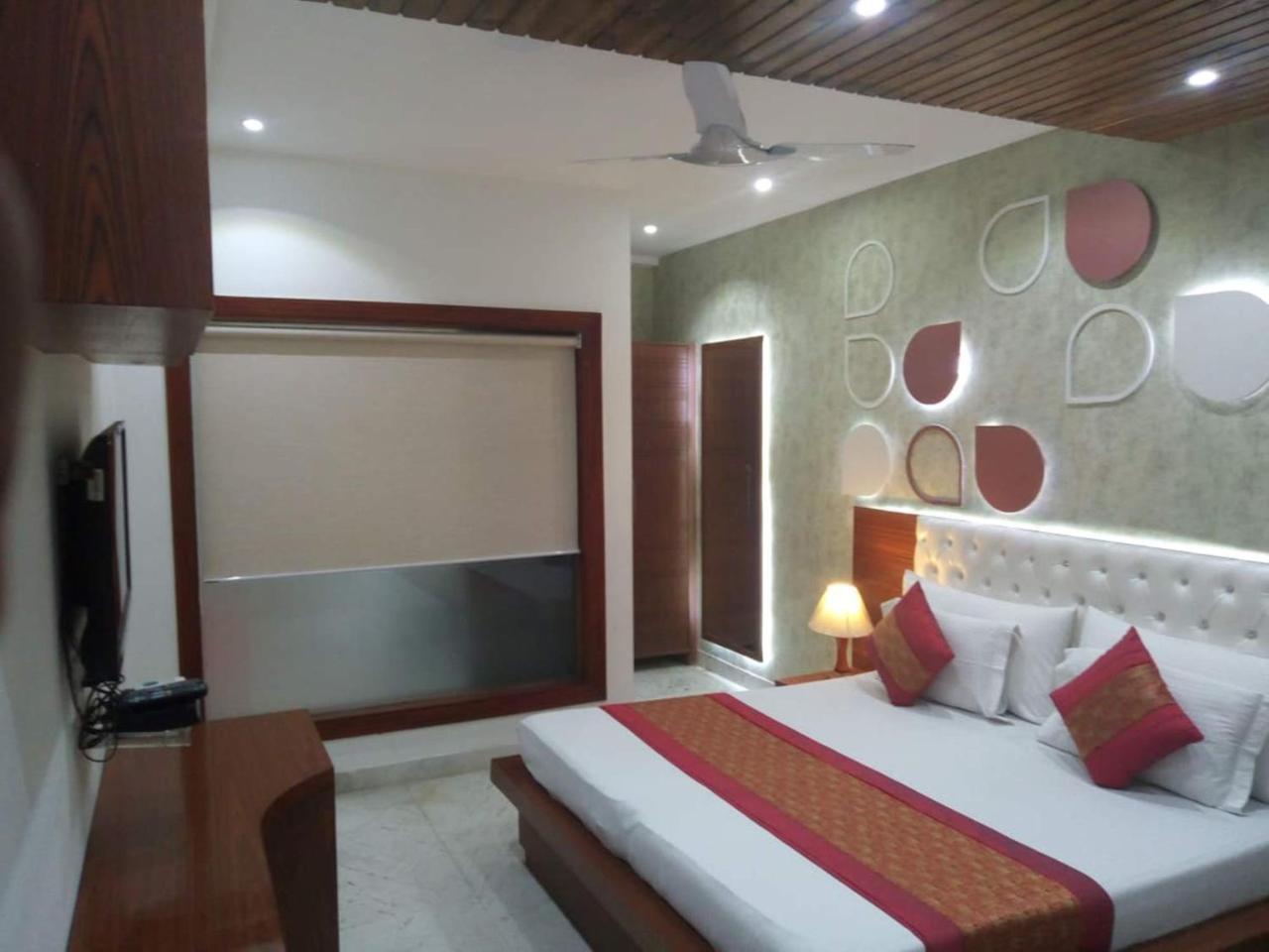 โฮเต็ล อินดราพราสธา Hotel เดลี ภายนอก รูปภาพ