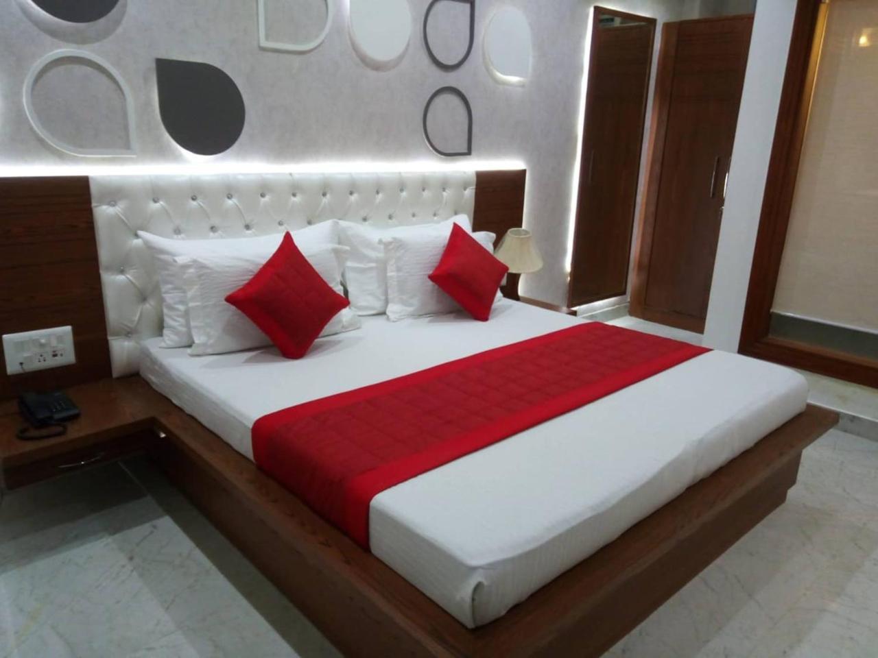 โฮเต็ล อินดราพราสธา Hotel เดลี ภายนอก รูปภาพ