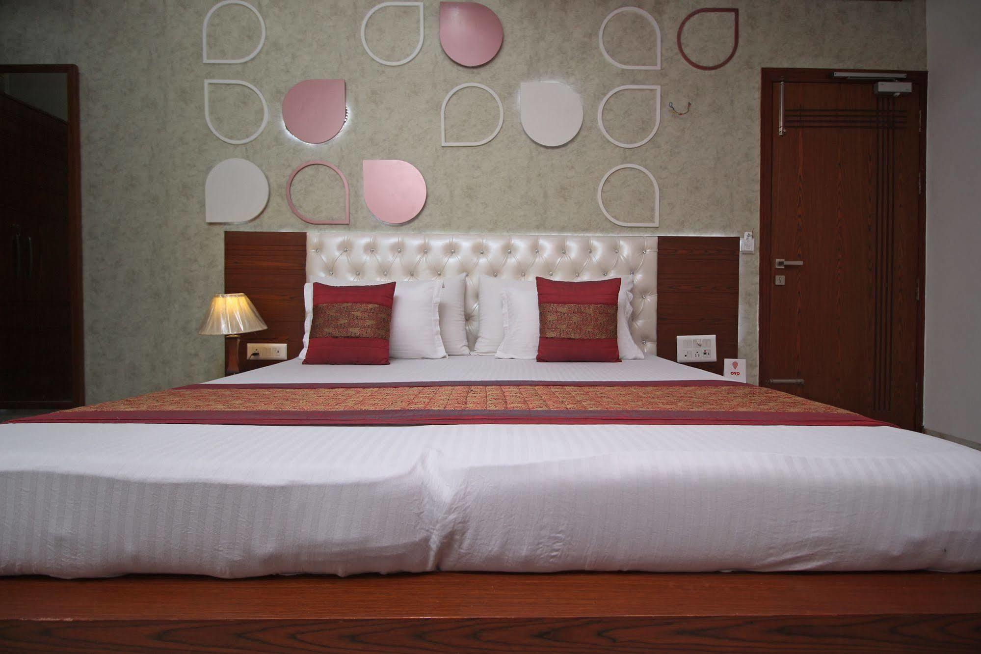 โฮเต็ล อินดราพราสธา Hotel เดลี ภายนอก รูปภาพ
