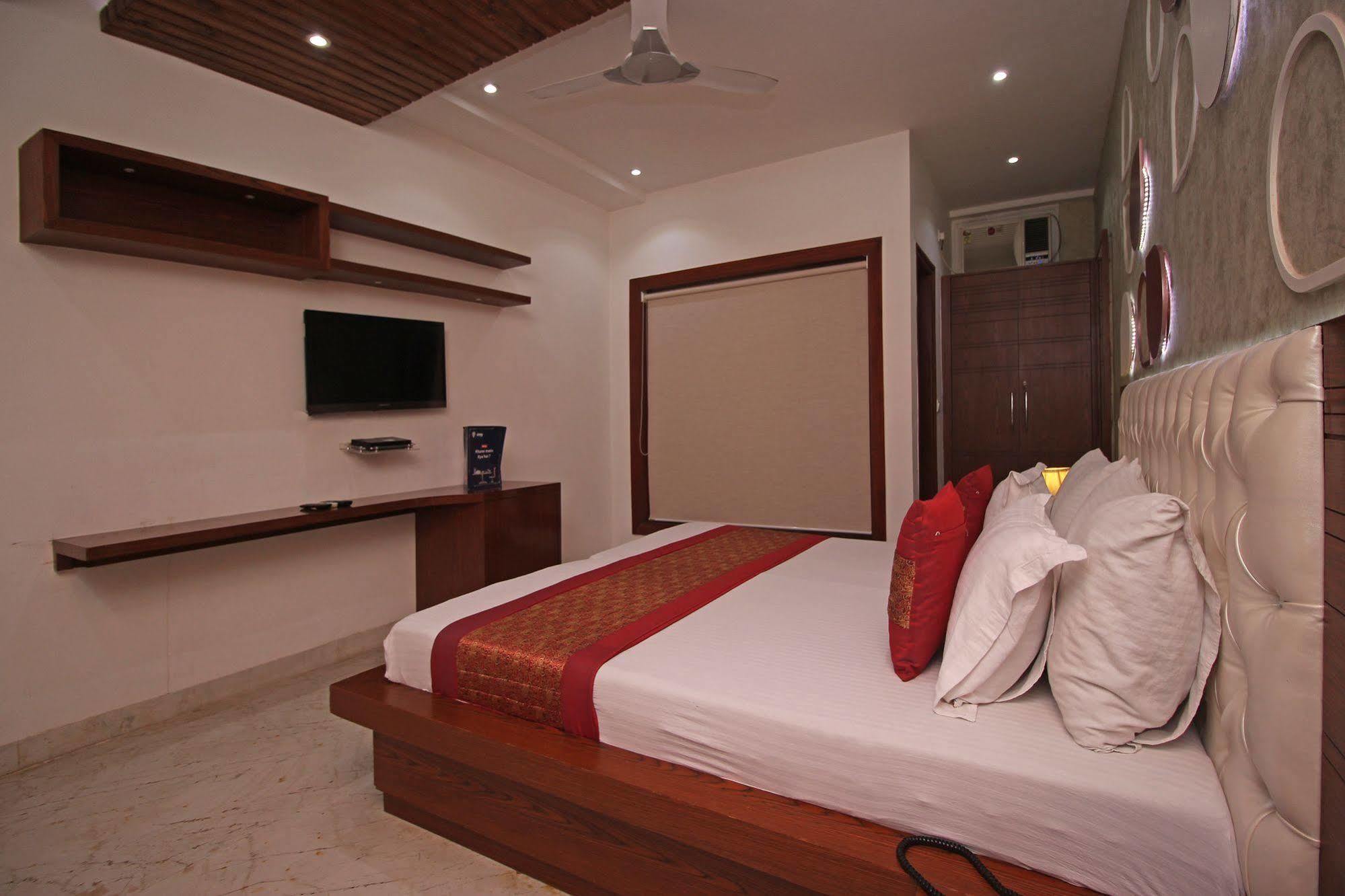 โฮเต็ล อินดราพราสธา Hotel เดลี ภายนอก รูปภาพ
